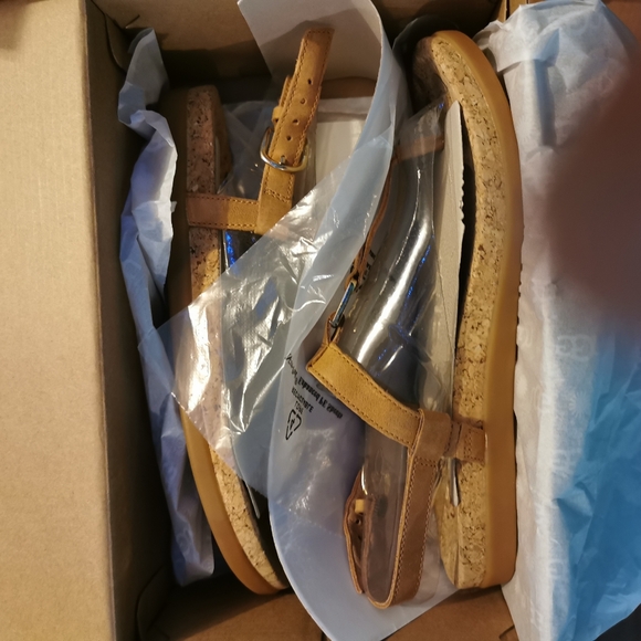 UGG sandals - Picture 3 of 5